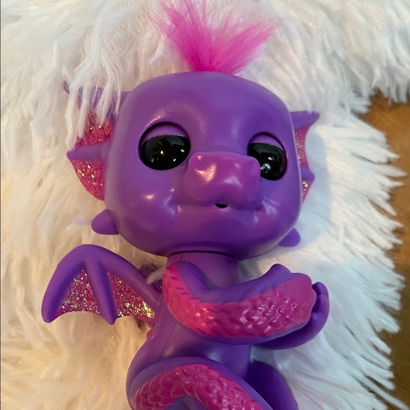 Fingerlings Kaylin Glitter Dragon Purple with Pink - Picture 7 of 9